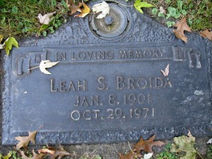 Headstone of Leah Schreiber Broida in Temple Sinai Memorial Park, Allegheny County, Pennsylvania. Used with permission of photographer on Find A Grave.