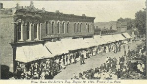Prairie City, Jasper Co., Iowa, August 20, 1907. Street scene during Old Settler's Day.