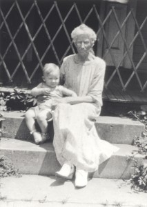 Hannah Melissa Benjamin with her great-grandson, Edward A. McMurray, Jr., about 1926.