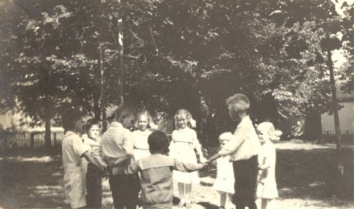 July 4th, 1916 Picnic with the Helblings, Diels, Klohrs, and Sennewalds.