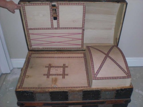 tray compartments of the Saratoga trunk