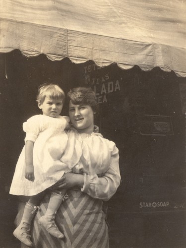 Lilian Bildhauer Broida and her first child, Georgian Broida, c1916.