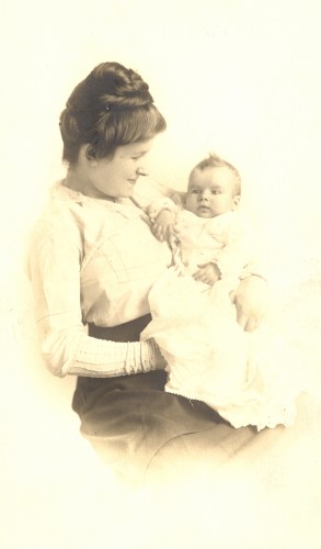 Lil and Georgian, wife and daughter of Louis Broida, circa 1914.