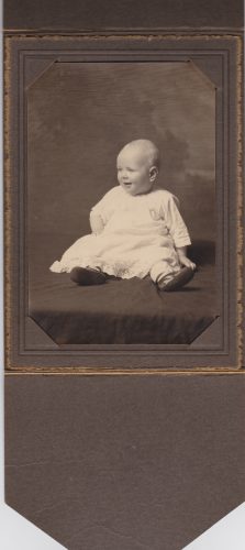 icture of unknown baby. Picture found in with Roberts Family photos.